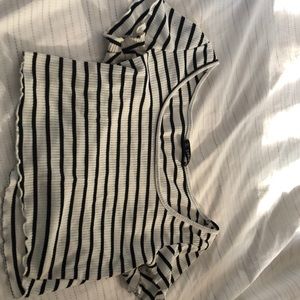 Lettuce trim cropped top